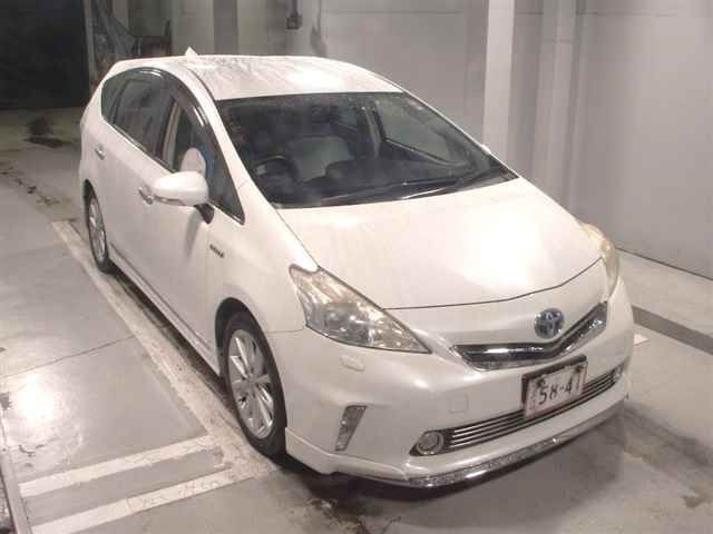 8278 Toyota Prius alpha ZVW41W 2011 г. (JU Tokyo)